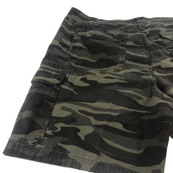 Cabelas Men's Camouflage Shorts Size 40 Cargo Style 6 Pocket Design Green Camo - Picture 9 of 10